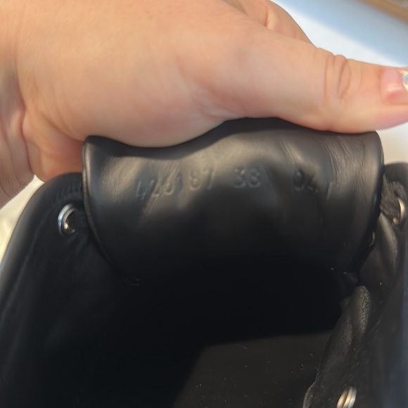 Authentic Gucci Sneakers size 38 - Picture 8 of 9